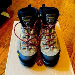 Asolo hiking boot [ 9.5, never used ]